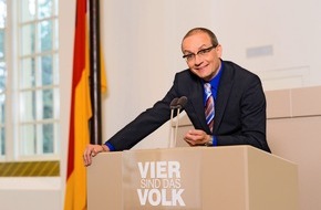 ZDF: "Vier sind das Volk" / Wigald Boning präsentiert neue Folgen der Politshow im ZDF (FOTO)