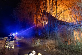 FW Porta Westfalica: 11.03.2025 - Möllbergen: Erneuter Großbrand am Uffelner Weg