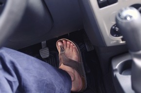 CosmosDirekt: forsa-Umfrage: Viele Autofahrer sind mit ungeeignetem Schuhwerk unterwegs