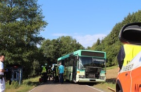 Polizeipräsidium Westpfalz: POL-PPWP: Unfall mit Kindergartenbus