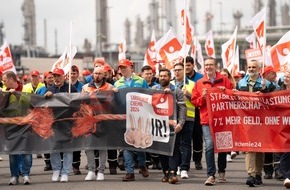 IGBCE Nordrhein: Tarifrunde Chemie: 1000 Beschäftigte am Chempark Dormagen erhöhen den Druck