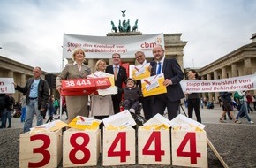 cbm Christoffel-Blindenmission e.V.: 38.444 Unterschriften für CBM-Kampagne / Paralympics-Star Bentele übergibt Stimmen an Parlamentarische Staatssekretärin Kopp (BILD)