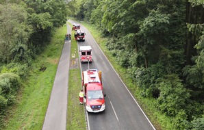 FFW Gemeinde Schwalmtal: FFW Schwalmtal: F2 - Brennt Kleingeb&auml;ude: Schwalmtaler Feuerwehr unterst&uuml;tzt bei Einsatz in Niederkr&uuml;chten