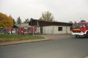 Polizeiinspektion Nienburg / Schaumburg: POL-NI: Schwelbrand in Lagerhalle -Bild im Download-