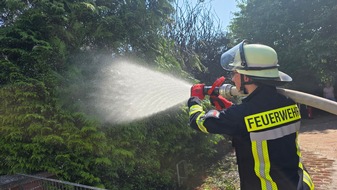 FW Celle: Hohes Einsatzaufkommen bei hohen Temperaturen - u.a. Waldbrand, Pkw-Brand und Heckenbrand!