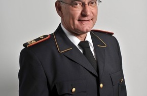 Deutscher Feuerwehrverband e. V. (DFV): Feuerwehr rät: Warnweste stets griffbereit haben / Weste ab 1. 7. 2014 Pflicht in Deutschland / Tipps des Feuerwehrverbandes (FOTO)