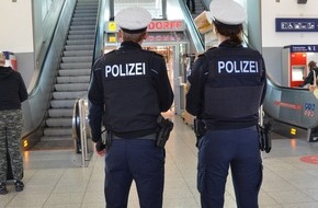 Bundespolizeidirektion München: Bundespolizeidirektion München: 18-Jähriger will Bundespolizisten die Rolltreppe hinunterstoßen