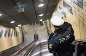 Bundespolizeiinspektion Hamburg: BPOL-HH: Betrunkener Mann schiebt Einkaufswagen ins S-Bahngleis- Schnellbremsung durch Triebfahrzeugführer einer S-Bahn-