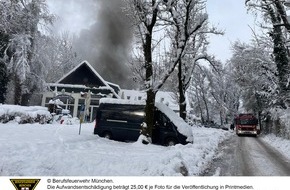 Feuerwehr München: FW-M: Feuer droht auf Dachstuhl überzugreifen (Feldmoching)