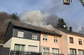 Kreispolizeibehörde Märkischer Kreis: POL-MK: Dachstuhlbrand: Ursache noch unklar