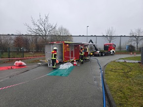 FW-RD: Düngemittel verursacht ein Gefahrgut Einsatz auf einen Wertstoffhof in Osterrönfeld