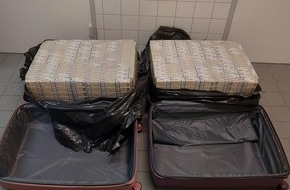 Bundespolizeidirektion Flughafen Frankfurt am Main: BPOLD FRA: Fund von 64 Kilogramm Zigaretten - Schmuggel verhindert