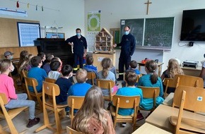 Feuerwehr Kirchhundem : FW-OE: Feuerwehr zu Besuch in der Grundschule