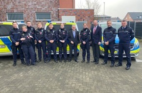 Polizei Warendorf: POL-WAF: Warendorf/Kreis Warendorf. Innenminister überraschte Warendorfer Polizisten am Heiligabend