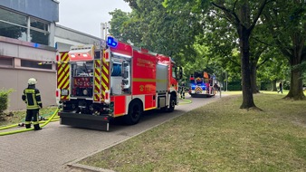 Feuerwehr Mülheim an der Ruhr: FW-MH: Feuerwehreinsatz am Schul- und Sportzentrum Boverstraße