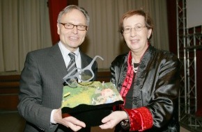 Fielmann AG: Christian-Albrechts-Universität zu Kiel ernennt Günther Fielmann zum Ehrendoktor / Heide Simonis gratuliert
