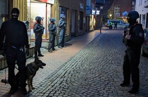 Polizeiinspektion Lüneburg/Lüchow-Dannenberg/Uelzen: POL-LG: ++ Drogenhandel und illegales Glücksspiel ++ Polizei und Steuerfahndung durchsuchen Shisha-Bar, Pizza-Lieferdienstes und eine Wohnung ++ Spielautomaten und Drogen sichergestellt ++ ...