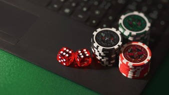 Rechtsanwälte Aslanidis, Kress & Häcker-Hollmann: Online-Glückspiel: Casino Lapalingo zur Rückzahlung sämtlicher Verluste verurteilt