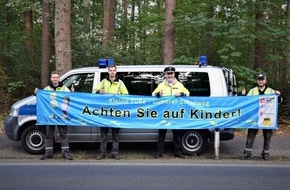 Polizeiinspektion Harburg: POL-WL: "Achten Sie auf Kinder!" - Banneraktion zu Schulbeginn