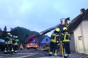 Kreisfeuerwehrverband Dithmarschen: FW-HEI: In Burg verhindert die Feuerwehr einen Gebäudebrand - Zimmer brennt jedoch vollständig aus