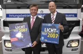 ZDK Zentralverband Deutsches Kraftfahrzeuggewerbe e.V.: Tiefensee und Kfz-Gewerbe: Neue Plakette für Licht-Test