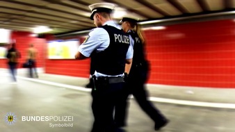 Bundespolizeidirektion München: Bundespolizeidirektion München: Zahlreiche Gewaltdelikte am Wochenende: u.a. auch Attacken gegen Rettungskräfte und Polizeibeamte