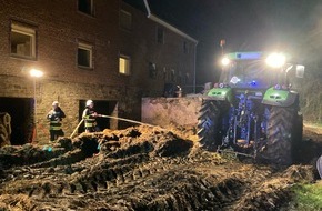 Feuerwehr Hattingen: FW-EN: Brand eines Misthaufens drohte auf Gebäude überzugreifen