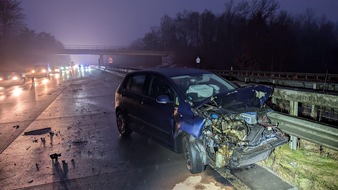 Polizeiinspektion Cuxhaven: POL-CUX: Zwei Leichtverletzte nach Verkehrsunfall auf der BAB27 (Foto im Anhang)