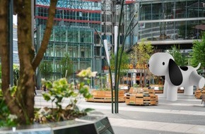 Das Center am Potsdamer Platz: 25 Jahre Architektur-Ikone am Potsdamer Platz / Das Center feiert mit Adrenalin, Musik und riesigen Tiergarten Creatures