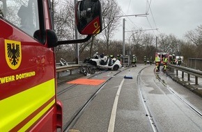 Feuerwehr Dortmund: FW-DO: Schwerer Verkehrsunfall in Marten mit 3 Verletzten