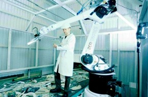 Toel Recycling AG: Toel Recycling AG: Weltneuheit - Intelligenter Roboter übernimmt Bauschutt-Recycling