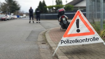 Polizeidirektion Neustadt/Weinstraße: POL-PDNW: Atypischer Treffer - Schwerverkehrskontrolltrupp kontrolliert Kleinkraftrad