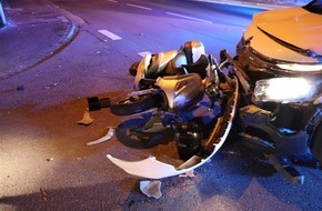 Kreispolizeibehörde Herford: POL-HF: Verkehrsunfall - Auto stößt mit Roller zusammen