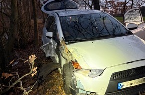 Polizeipräsidium Rostock: POL-HRO: Unfall bei Banzkow: Kleinkind bleibt unverletzt, Fahrer leicht verletzt