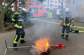 Feuerwehr und Rettungsdienst Bonn: FW-BN: Kleinbrand in Auerberg sorgt für größeren Feuerwehreinsatz.
