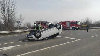 Polizeidirektion Neustadt/Weinstraße: POL-PDNW: (Haßloch) Auto überschlägt sich; Ursache unklar