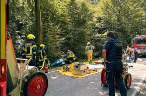 Feuerwehr Detmold: FW-DT: Verkehrsunfall mit eingeklemmter Person