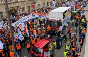 EVG Eisenbahn- und Verkehrsgewerkschaft: EVG: 1.200 demonstrieren gegen die Zerschlagung der Bahn in Berlin