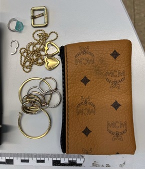 POL-DN: Fl&uuml;chtige T&auml;ter nach Pkw-Aufbr&uuml;chen gestellt und festgenommen - weitere Ma&szlig;nahmen veranlasst