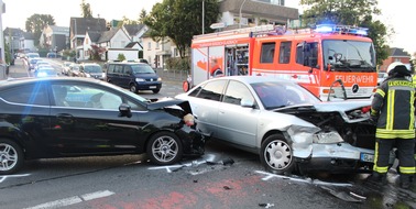 Polizei Rheinisch-Bergischer Kreis: POL-RBK: Bergisch Gladbach - Unfall vor den Augen der Polizei