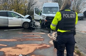 Polizei Rhein-Erft-Kreis: POL-REK: 251119-2: Zwei Schüler und zwei Erwachsene bei Verkehrsunfall verletzt