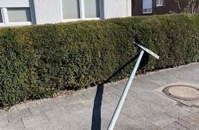 Polizeiinspektion Wilhelmshaven/Friesland: POL-WHV: Besch&auml;digtes Verkehrsschild in der Jeverschen Stra&szlig;e - Verursacher unbekannt