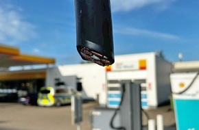 Polizei Mettmann: POL-ME: Diebe entwenden Kupferkabel von Lades&auml;ulen - 2609025