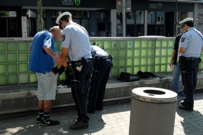 POL-D: Bekämpfung der Drogenkriminalität - Polizei, Stadt und Rheinbahn zusammen im Einsatz - Fotos beigefügt