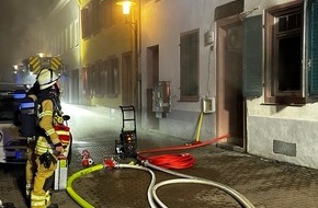 Brand- und Katastrophenschutz der Stadt Speyer: FW Speyer: Brand in ehemaliger Gastst&auml;tte in der Kutschergasse - drei Personen unverletzt gerettet.