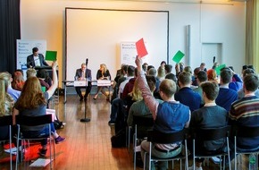 PlasticsEurope Deutschland e.V.: Erster Halt Neuss: Jugendliche debattieren zu Smart Cities und die Rolle von Petrochemie und Kunststoff
