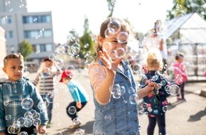 BPD Immobilienentwicklung GmbH: Weltkindertag am Kirschberg in Weimar: BPD veranstaltete Kinderfest für die "Holzwürmchen"