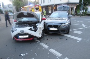 Polizei Mettmann: POL-ME: Zusammenstoß im Kreuzungsbereich fordert drei Verletzte - Haan - 2006048