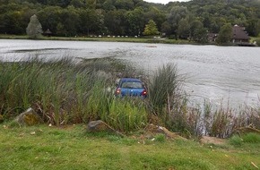 Polizeidirektion Mayen: POL-PDMY: Auto rollt in den Stausee