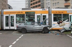 Polizeipräsidium Rheinpfalz: POL-PPRP: Schwerer Verkehrsunfall an der Kreuzung Saarlandstraße / Pestalozzistraße / Rottstraße